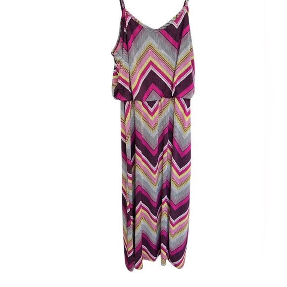 Penningtons feel pretty 3X mint/new condition Pink and Gray Chevron Maxi Dress - Picture 2 of 15